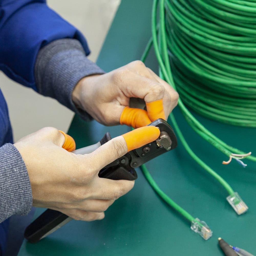 LANケーブル加工｜有限会社湯山製作所｜求人情報01